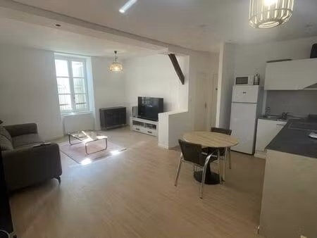 a louer bel appartement rénové centre ville aurillac