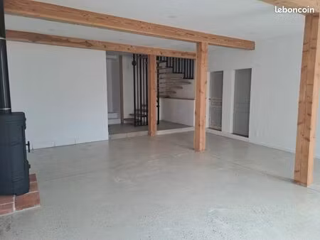 loue maison de village de 140 m² avec jardin.■au rez-de-chaussée