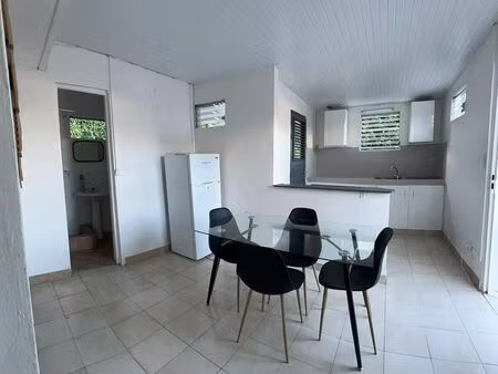 loue f2 aux trois-ilets  800 euros charges comprises