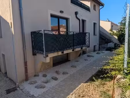 ? t3 entièrement rénové 68 m² – centre village – sans frais d'agence