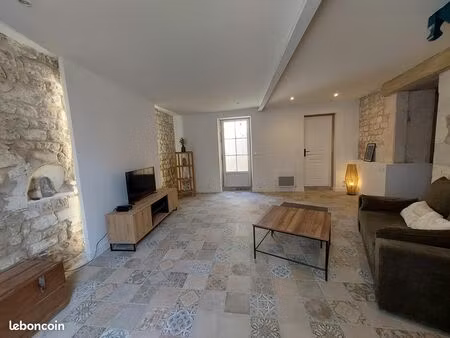 charmant t3 de 75 m² rénové – centre de saint-savinien