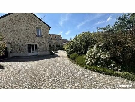 maison 9 pièces 206 m²