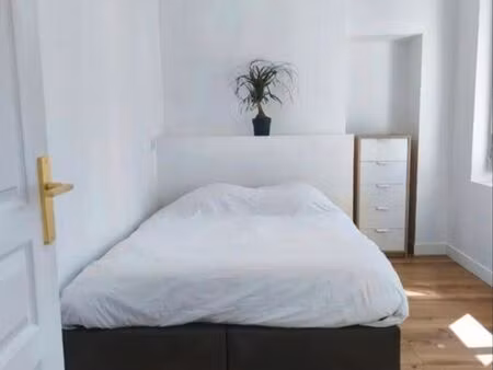 maisonette 2 chambres avec une cour et parking facile