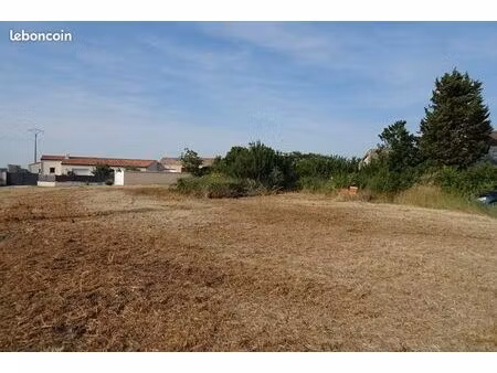 terrain 710 m² champdolent
