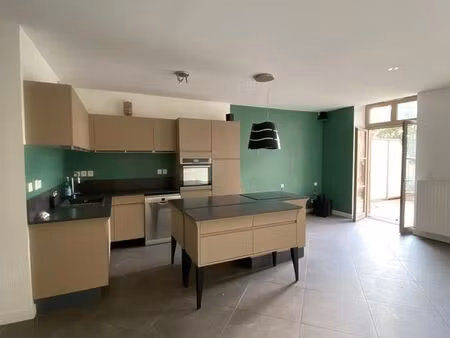 appartement 3 pièces 75m²  terrasse  jardin et garage. chauffage compris