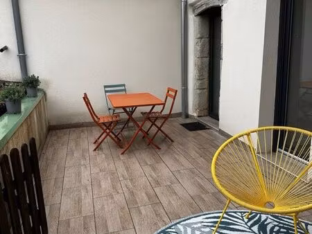 appartement meublé t3 duplex de 60 m² avec terrasse  cave et parking