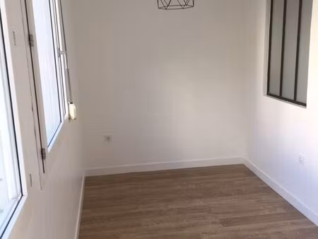 beau t2 immeuble récent proche parc saint clair