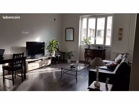 lyon 69006- rue de créqui - métro-foch- t2 meuble de 56 m²