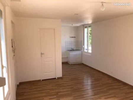 studio de 25 m2 au 1er non meublé