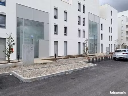 grand t3 avec terrasse