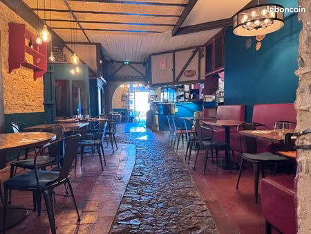 à saisir - fonds de commerce restaurant dans un cadre exceptionnel - un des plus beaux vil
