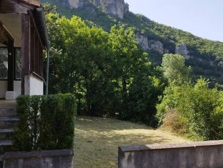 maison bord rivière