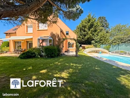 maison 8 pièces 196 m²