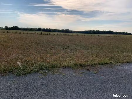 terrain 703 m² juicq