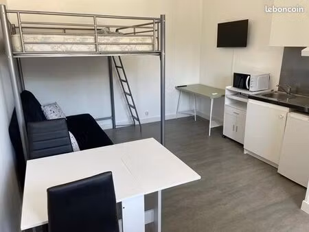 studio meublé  rénové récemment – proximité immédiate iut/fac ( en face ) et gare