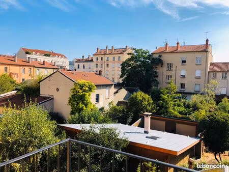 ___ studio meublé climatisé avec balcon sur cour arborée flachet ___