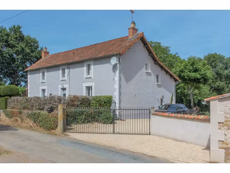 maison à vendre à la ferrière-en-parthenay (79390) - deux-sèvres