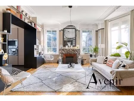 maison 8 pièces 365 m²