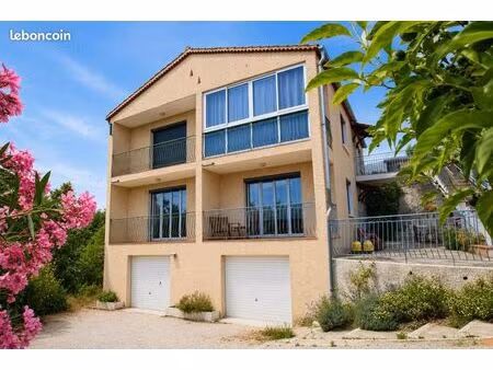 villa 8 pièces 200m² / terrain 756m² / 2 grands garages / cuisine d’été / parking