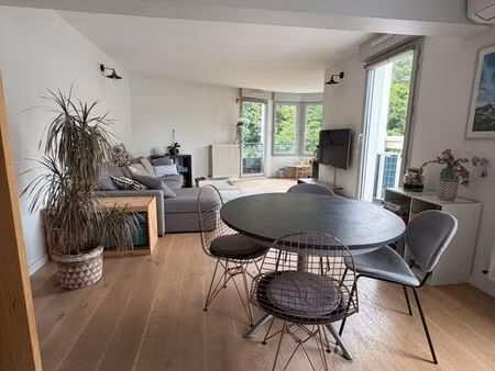 t3 avec balcon et piscine