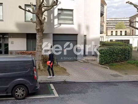 parking à louer à forest (vbe38245)