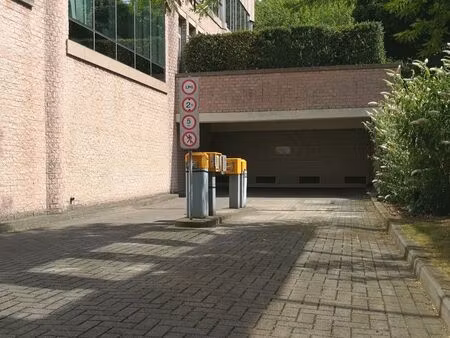 parking à louer à de la plaine - pleinlaan 5 ixelles (vbe38230)