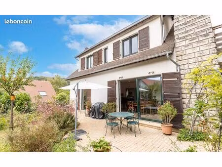grande maison au calme à proximité du bois