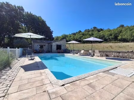 villa 5 pièces 244 m²