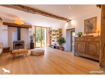 maison au milieu de la nature