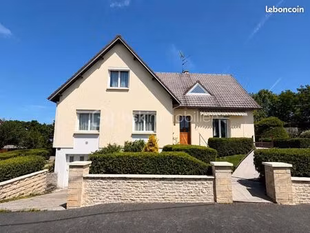 maison 8 pièces 1 238 m²
