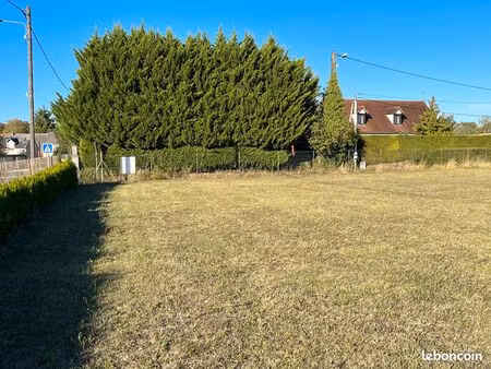 a vendre terrain 811m2 constructible et viabilisé à lizy ( pigny ) 18110 proche bourges no