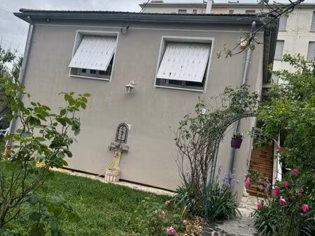 app f4 dans une maison