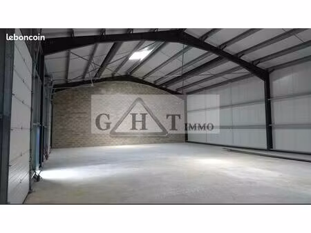 local industriel 196 m²