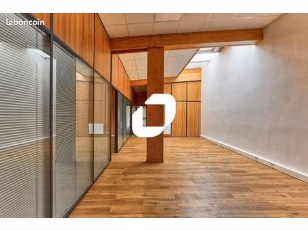 bureau 158 m²