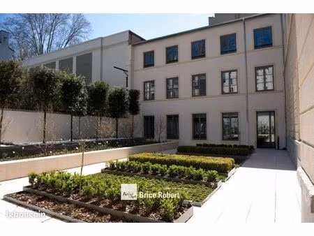 bureaux 611 m²