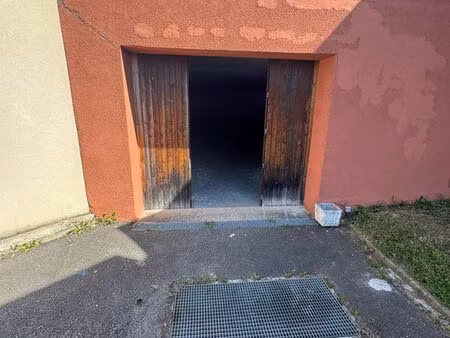 à louer local professionnel de 60 m² avec accès véhicule direct et alimentation électrique