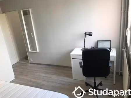 chambre 1 pièce 14 m²