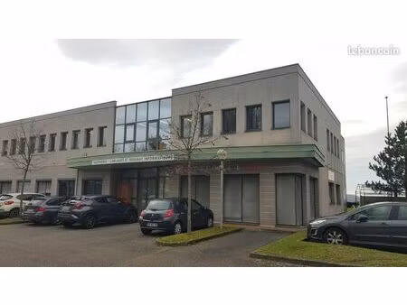 bureaux / local commercial rénovés 135 m² plein-pied accès rapide a46