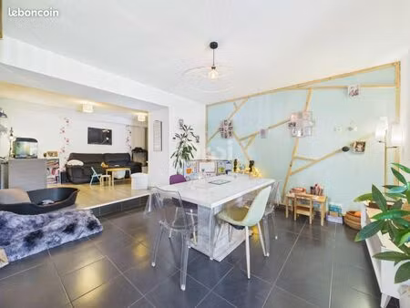 maison 5 pièces 198 m²