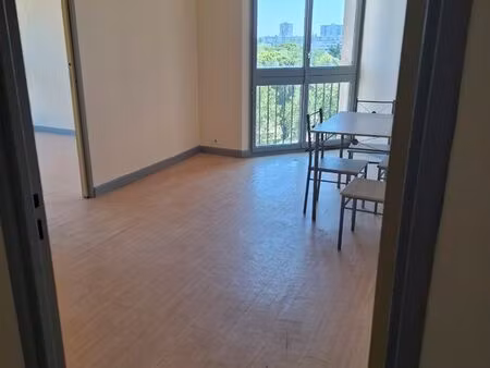 location f3 grigny 56m²