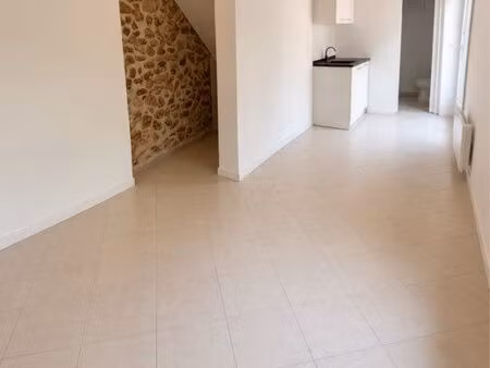 studio meublé neuf avec terrasse privée