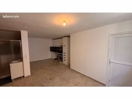 bureau / local + espace de stockage - 24m2 - centre ville trans-en-provence