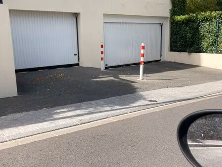 place de parking sécurisé
