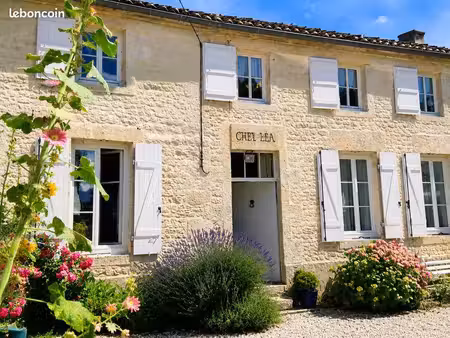 maison charentaise  garage + dépendance - beau potentiel