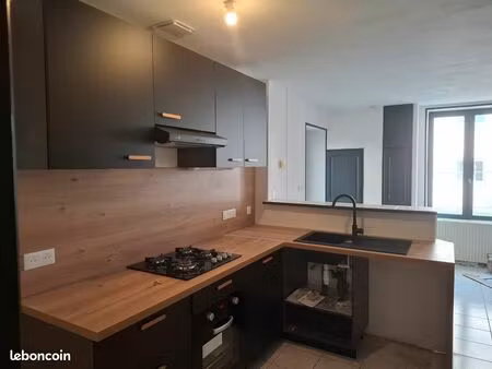 t2 refait à neuf proche rue barbes