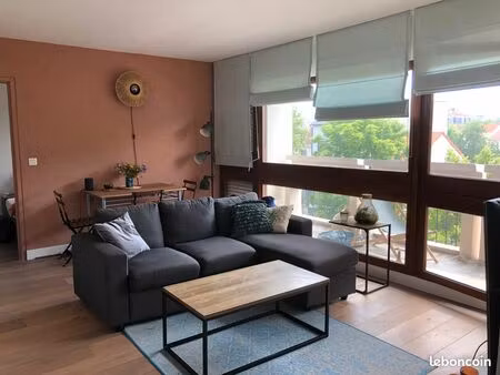 t2 lumineux avec balcon à nanterre
