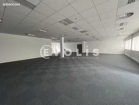 bureaux 353 m²