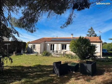 maison de plain-pied avec 4 chambres et grand jardin arboré
