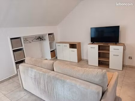 à louer – grand studio meublé de 35 m² avec vue mer