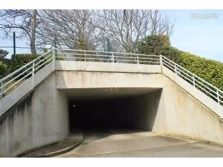 parking/box 1 pièce 15 m²